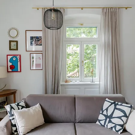 شقة Peacock سبليت