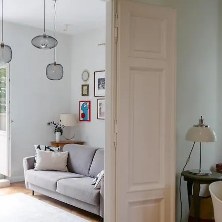 Apartment Peacock