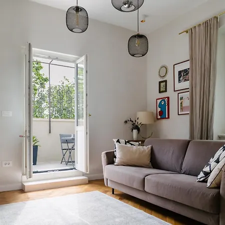 Apartment Peacock
