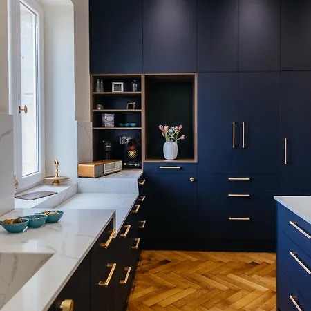 شقة Peacock سبليت