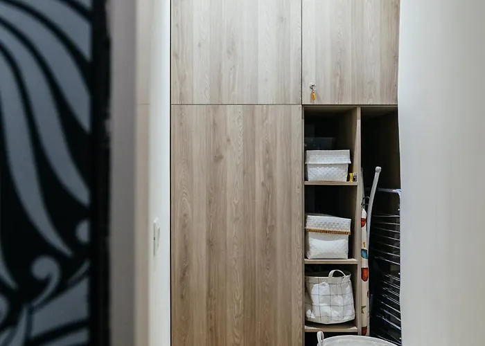 Peacock Apartment Split