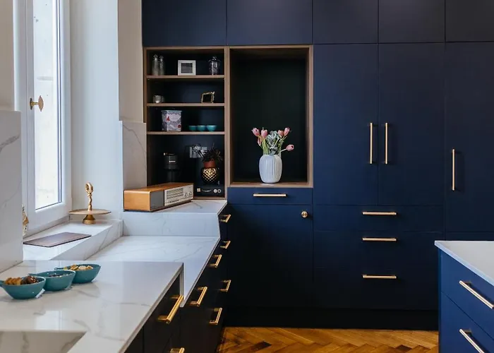 Apartment Peacock Split